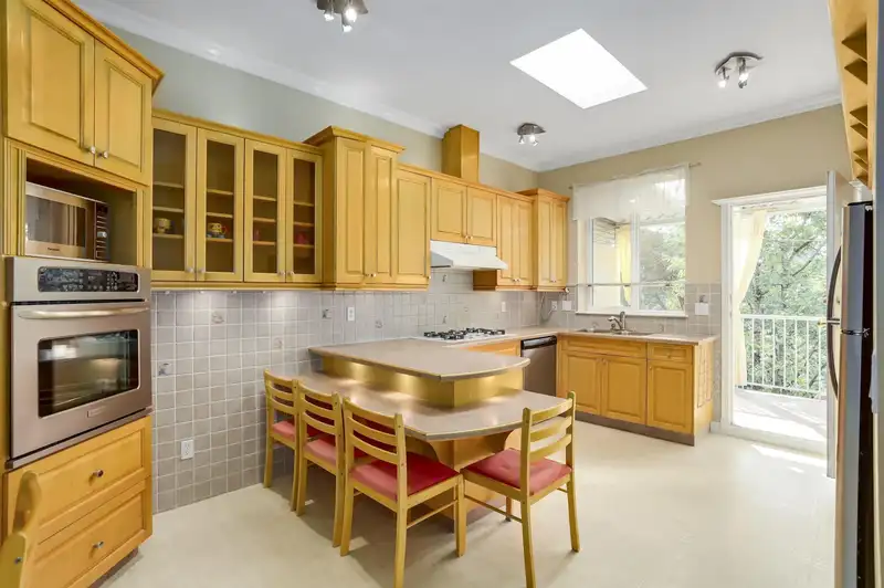 7546 12TH AVENUE - photo 4 of 22