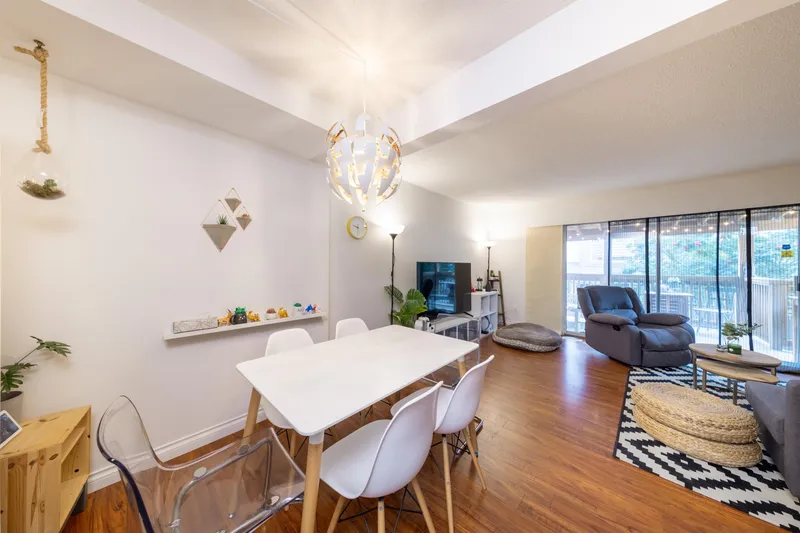 24 11735 89A AVENUE - photo 3 of 25