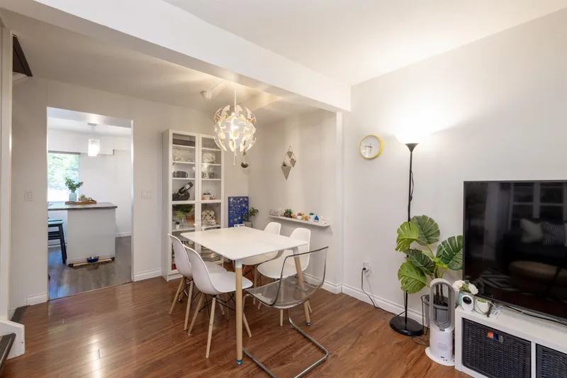 24 11735 89A AVENUE - photo 4 of 25