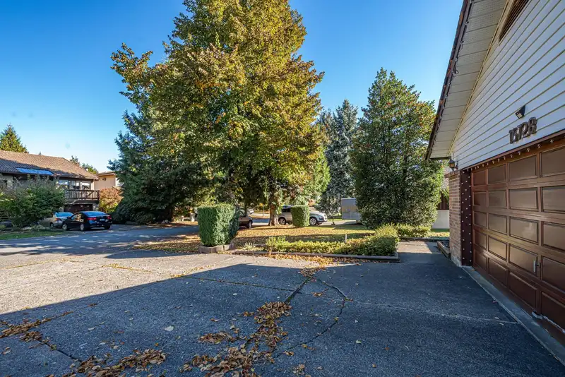 15728 99A AVENUE - photo 3 of 26