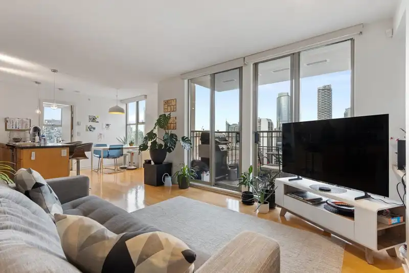 2802 969 RICHARDS STREET - photo 1 of 29