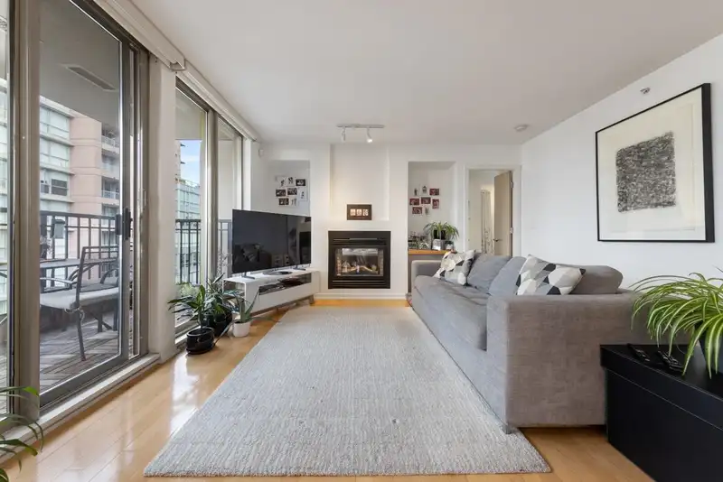 2802 969 RICHARDS STREET - photo 2 of 29
