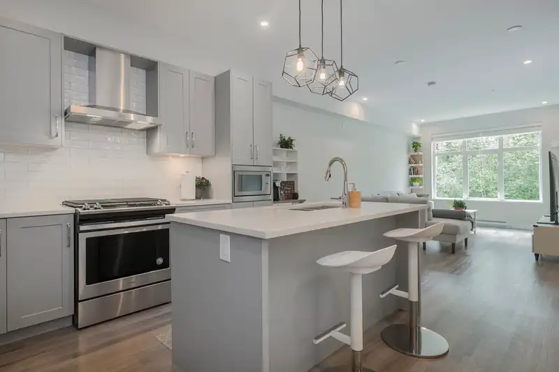 420 15436 31 AVENUE - photo 3 of 37