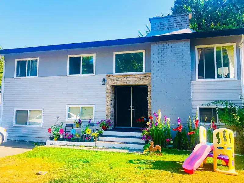 12472 100 AVENUE - photo 2 of 2