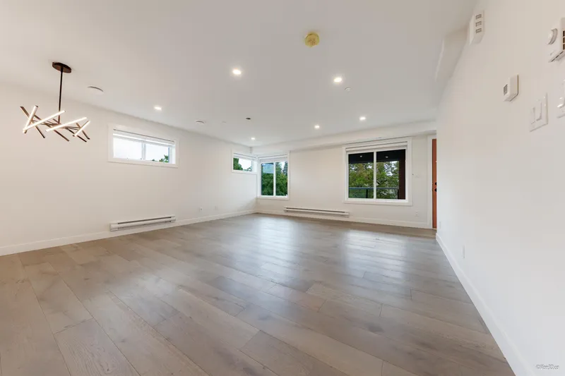 202 5092 SLOCAN STREET - photo 2 of 15