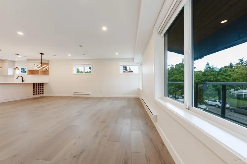 202 5092 SLOCAN STREET - photo 3 of 15