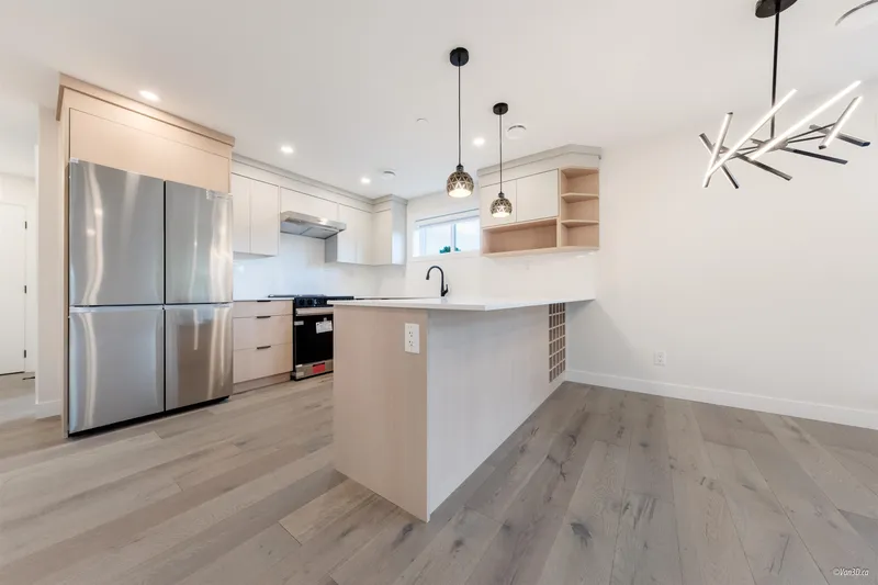 202 5092 SLOCAN STREET - photo 4 of 15