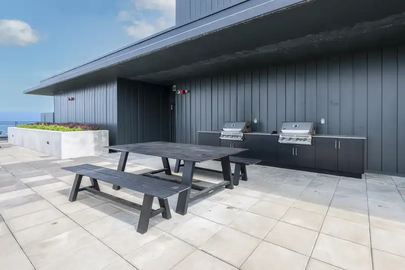 201 8750 UNIVERSITY CRESCENT - photo 4 of 33