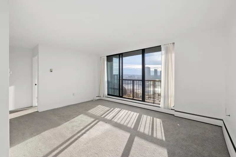 808 1330 HARWOOD STREET - photo 4 of 25