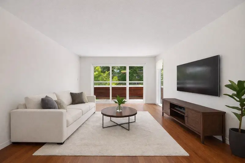 202 250 W 1ST STREET - photo 1 of 10