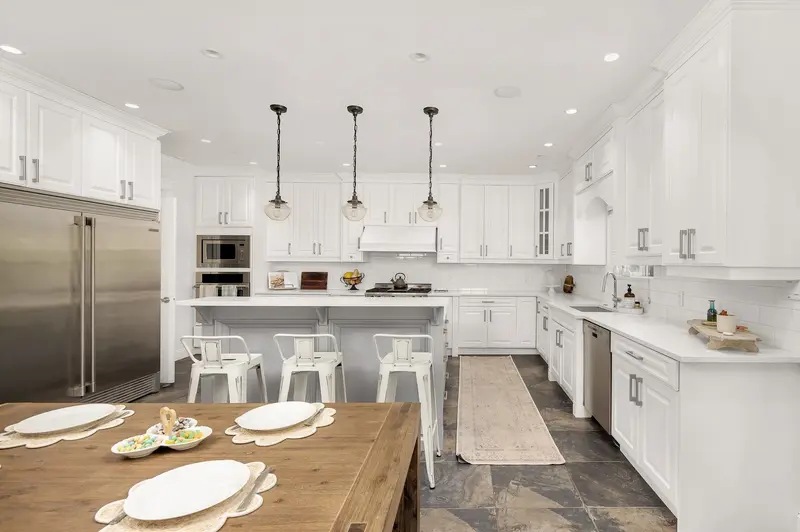 1020 JAY CRESCENT - photo 2 of 25