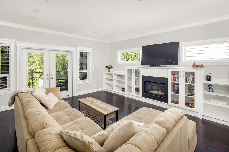 1020 JAY CRESCENT - photo 3 of 25