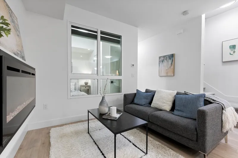 19 13895 64 AVENUE - photo 2 of 25