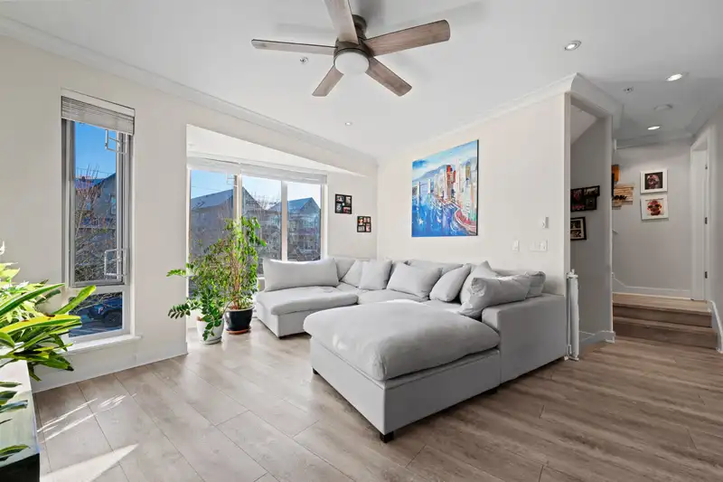 2 757 ORWELL STREET - photo 3 of 35