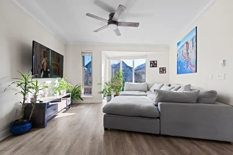2 757 ORWELL STREET - photo 4 of 35