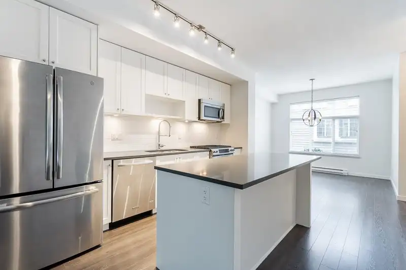6 253 171 STREET - photo 3 of 40