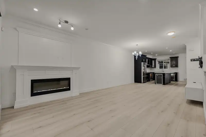 45 14285 64 AVENUE - photo 3 of 35