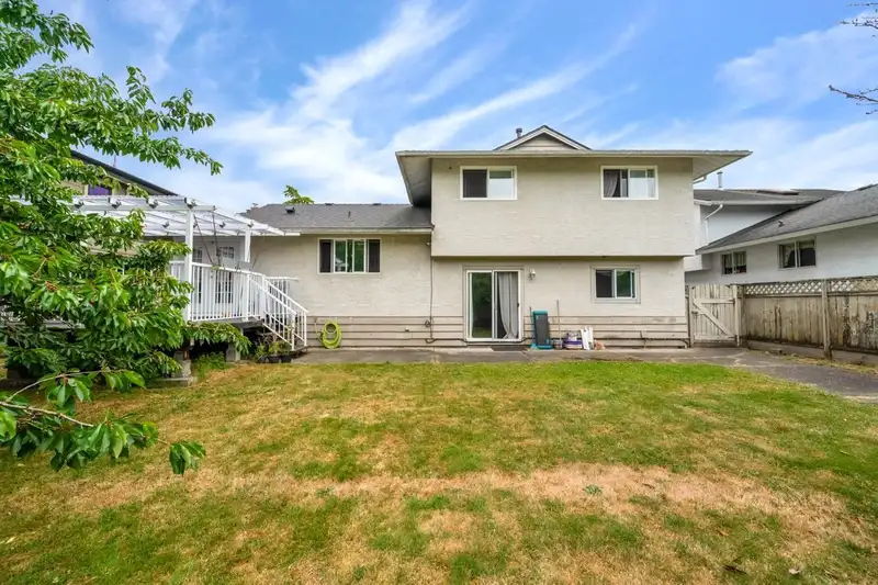 3431 SOLWAY DRIVE - photo 2 of 31