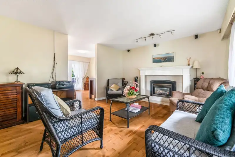 3431 SOLWAY DRIVE - photo 4 of 31