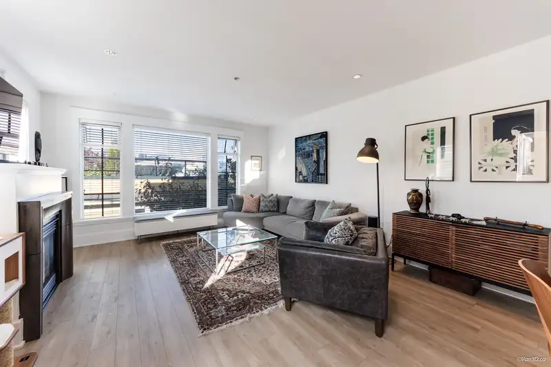 1017 W 8TH AVENUE - photo 3 of 32