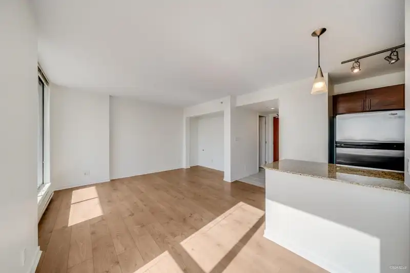 703 814 ROYAL AVENUE - photo 1 of 26