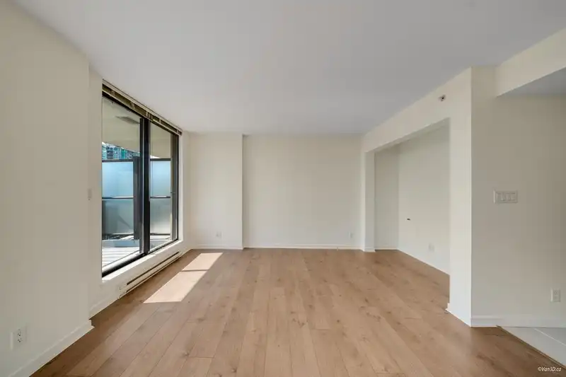 703 814 ROYAL AVENUE - photo 2 of 26