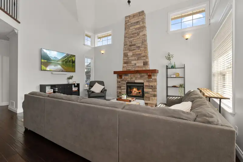 45748 SAFFLOWER CRESCENT - photo 3 of 40