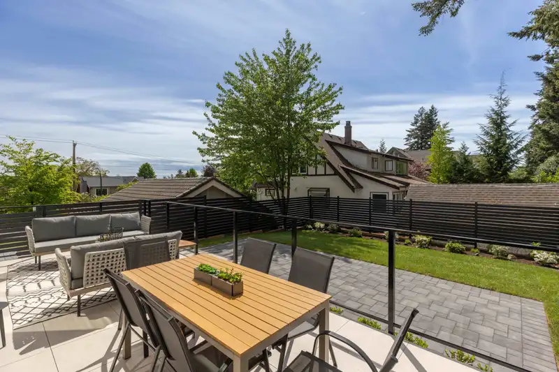 2 5061 BLENHEIM STREET - photo 4 of 40