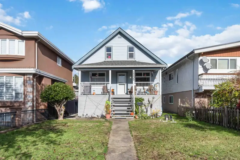 2235 EAST 52ND AVENUE - photo 2 of 31