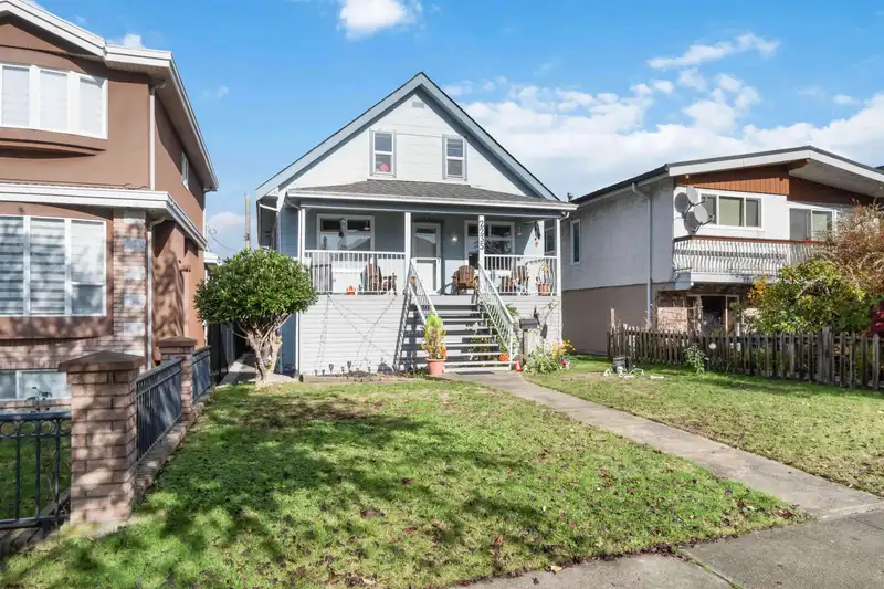 2235 EAST 52ND AVENUE - photo 3 of 31