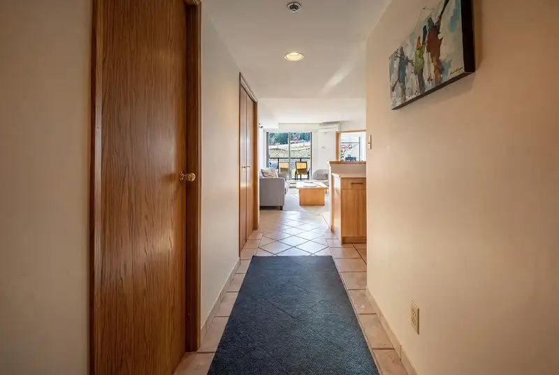 303 4280 MOUNTAIN SQUARE - photo 4 of 24