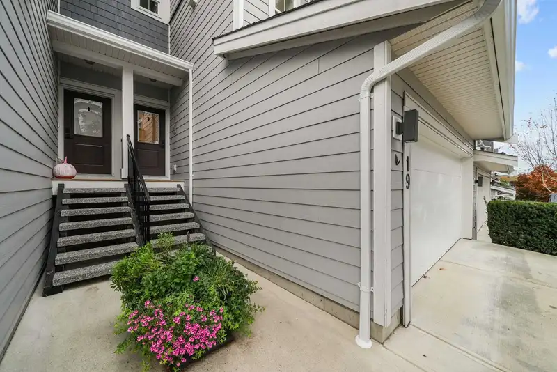 19 15717 MOUNTAIN VIEW DRIVE - photo 4 of 40