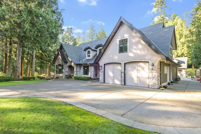 3147 139 STREET - photo 2 of 25