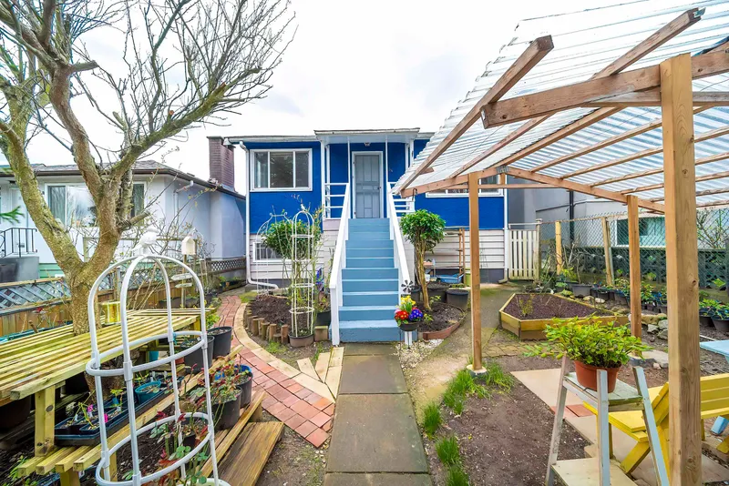 3134 E 1ST AVENUE - photo 3 of 25