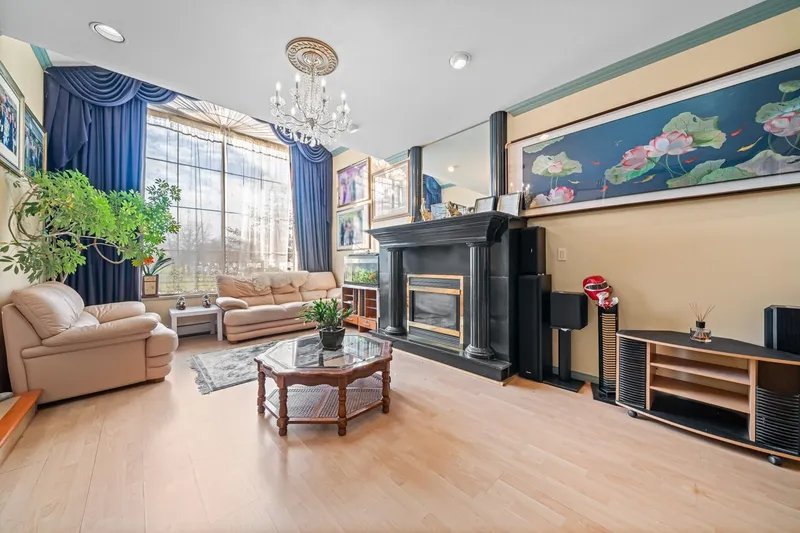 22471 MCLEAN AVENUE - photo 2 of 25