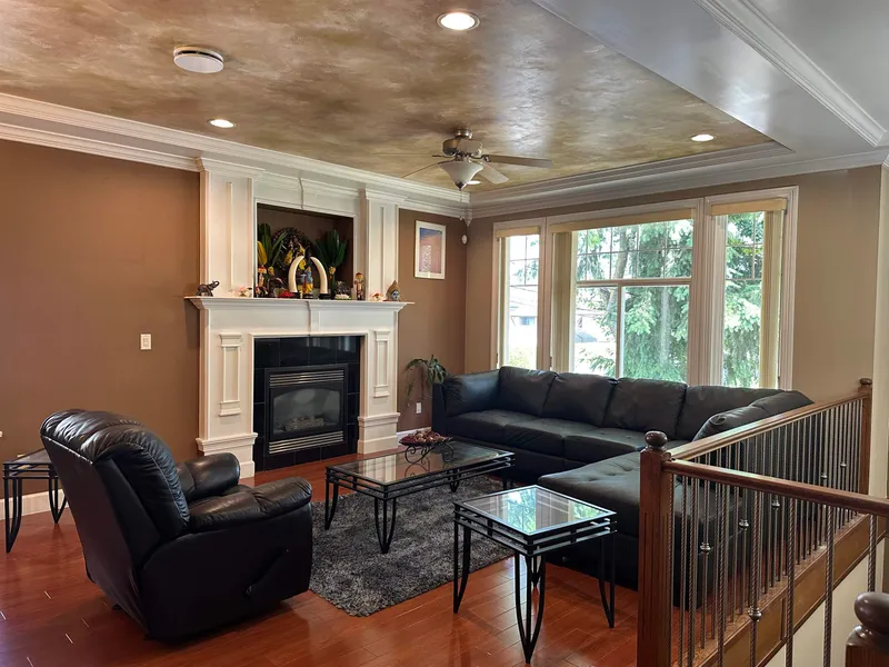 7021 132 STREET - photo 4 of 25