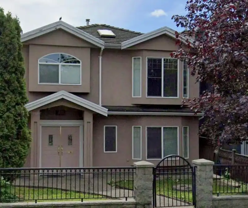 552 E 50TH AVENUE - photo 1 of 1