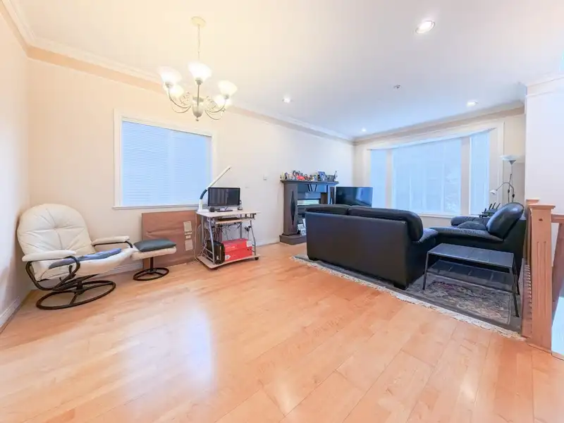 552 E 50TH AVENUE - photo 2 of 28