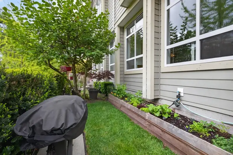 1021 E 20TH AVENUE - photo 2 of 30