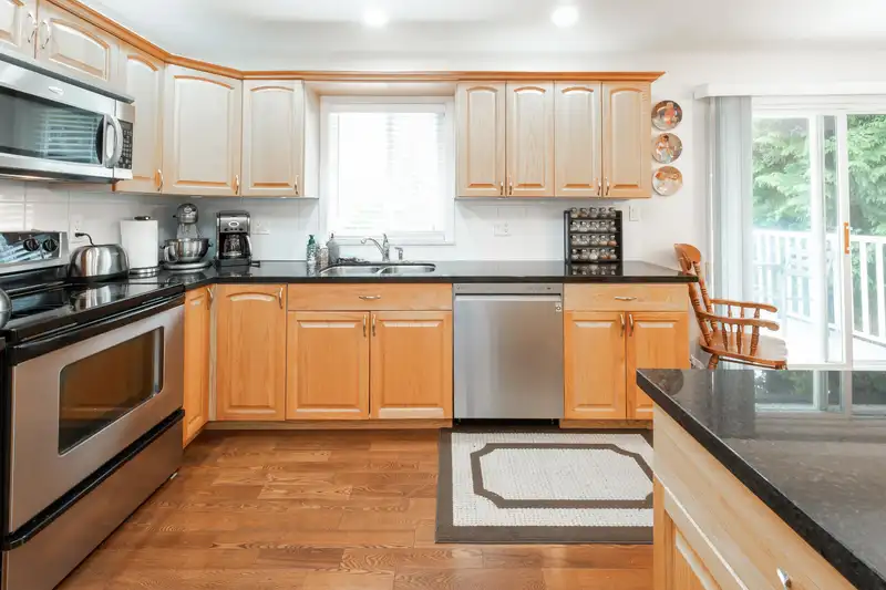 2164 LAURIER AVENUE - photo 4 of 29