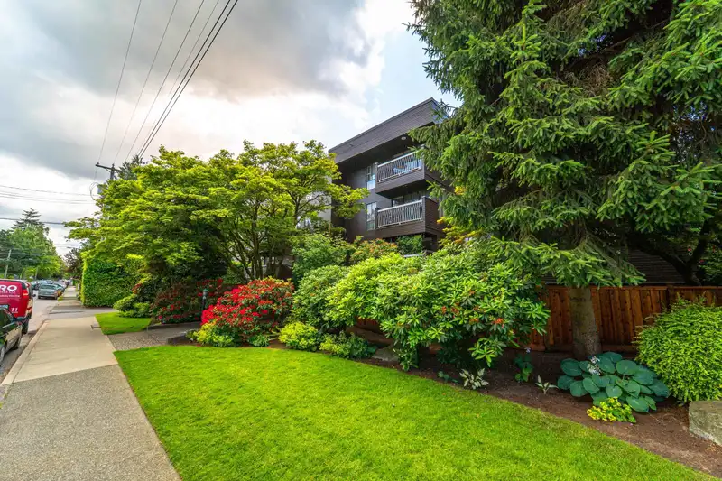 406 3680 W 7TH AVENUE - photo 1 of 20