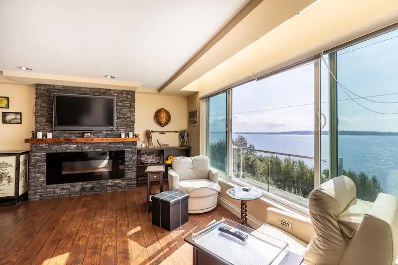 302 15165 MARINE DRIVE - photo 4 of 35