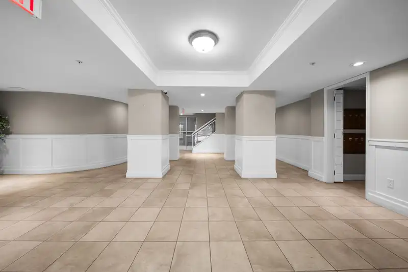 408 33280 E BOURQUIN CRESCENT - photo 4 of 30