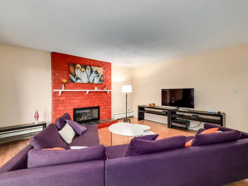 105 327 NINTH STREET - photo 4 of 25