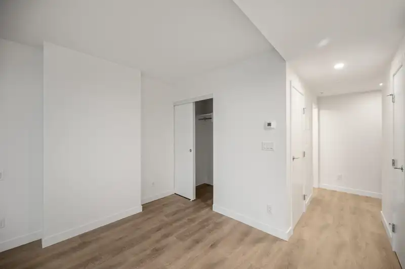 1710 318 ALDERSON AVENUE - photo 4 of 40