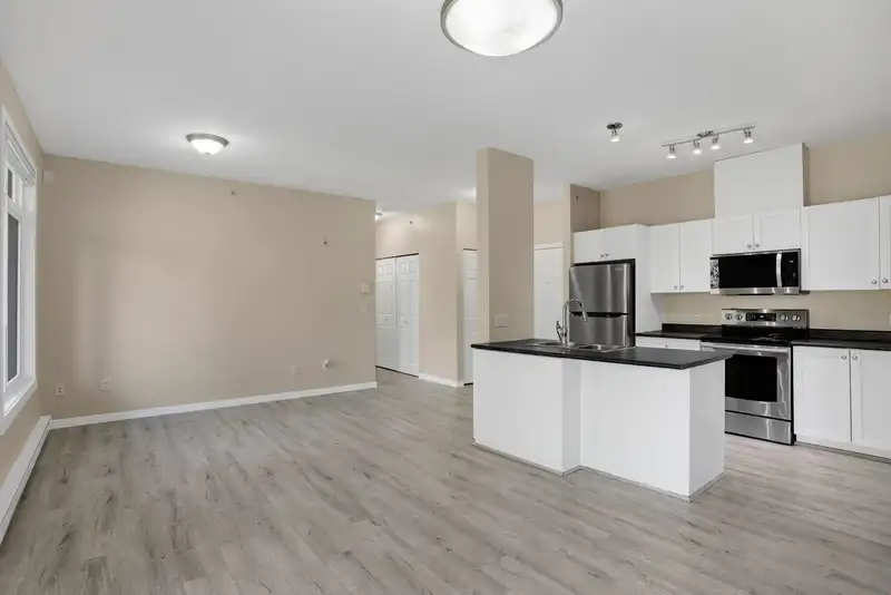 528 13277 108 AVENUE - photo 1 of 19