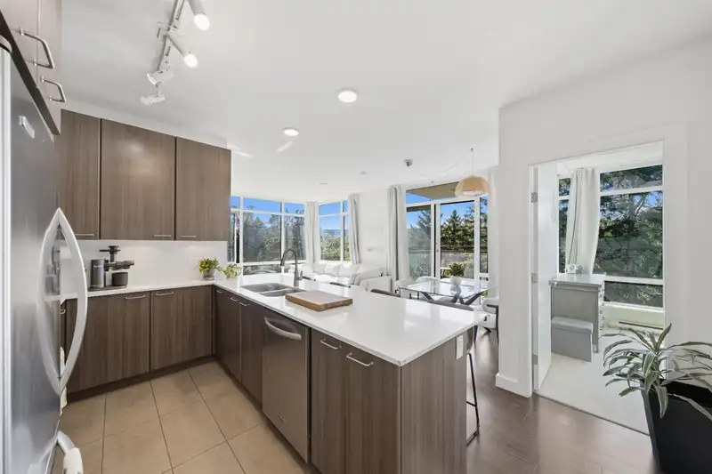 802 2789 SHAUGHNESSY STREET - photo 1 of 40