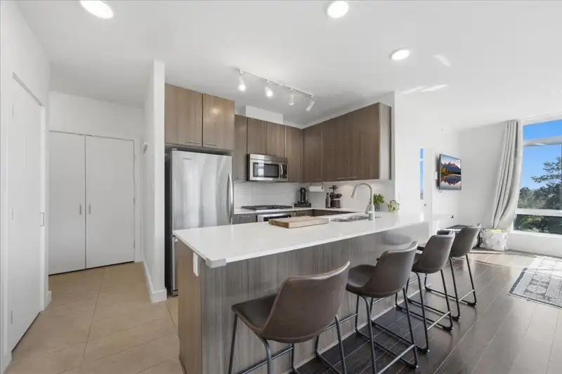 802 2789 SHAUGHNESSY STREET - photo 4 of 40