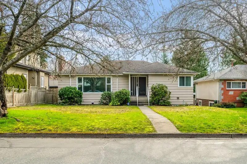 6872 HEATHER STREET - photo 2 of 25