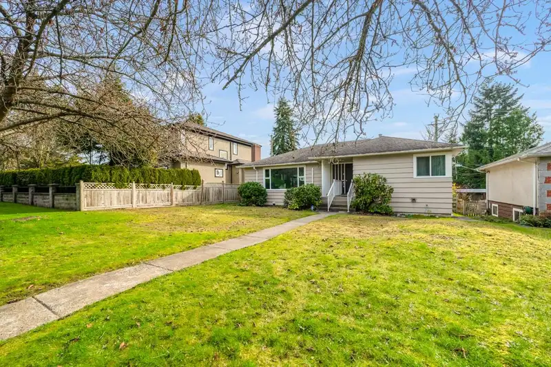 6872 HEATHER STREET - photo 3 of 25